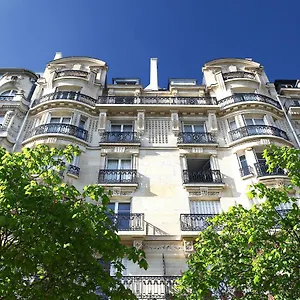 Apartment Outstanding 2 Bedrooms With A Terrific Eiffel Tower View
